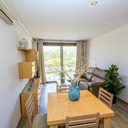 Set Pins - Only Families Apartment Cambrils