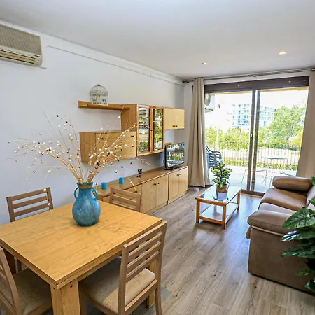 Set Pins - Only Families Apartment Cambrils