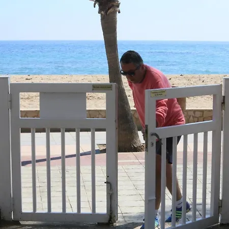 Set Pins - Only Families * Cambrils
