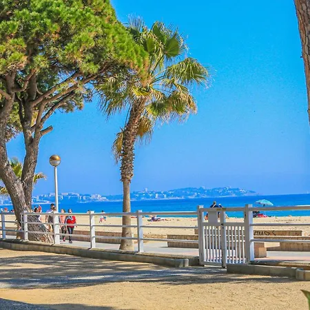 Apartment Set Pins - Only Families Cambrils